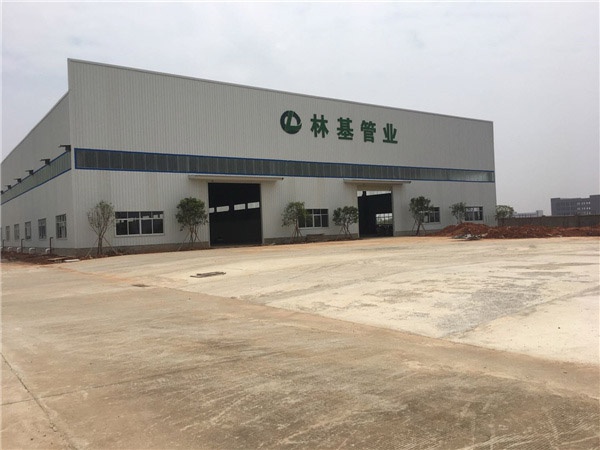 江西林基管業(yè)大型車(chē)間